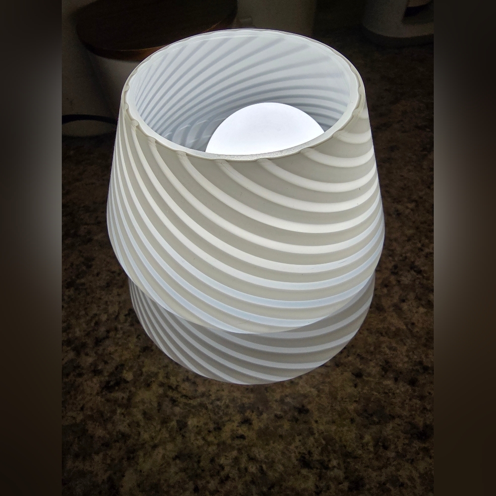 Color changing light - Picture 3 of 11